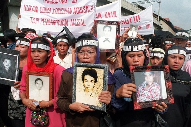 Mengapa Kita Harus Tetap Berisik Soal Pemerkosaan Massal Mei 1998?