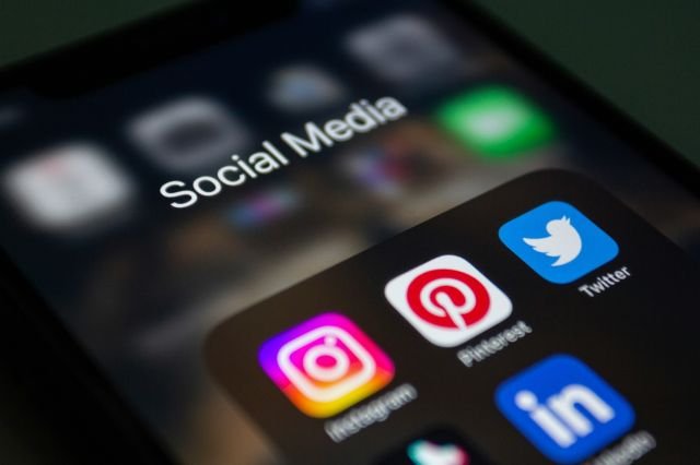 Menghadapi Komentar Negatif di Media Sosial: Panduan untuk Menjaga Kesehatan Mental